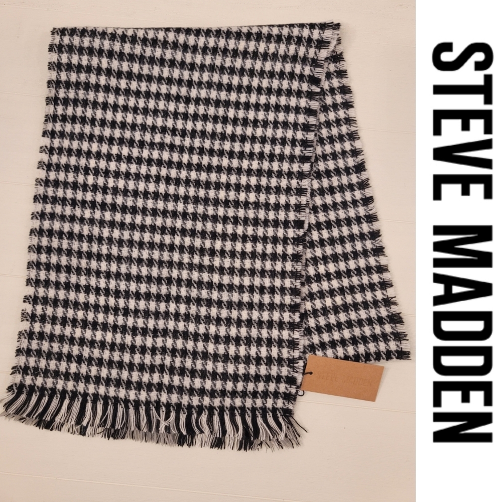 🆕️ Steve Madden Classic Black and White Checkered Acrylic Scarf